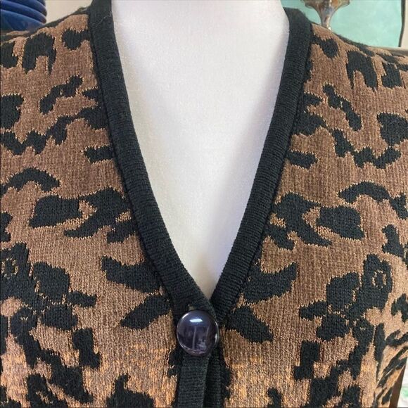 BELLESSA | Leopard Print Vest - Picture 4 of 5